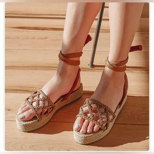 EUC  Schutz Byana Flatform espadrile style sandals size 9